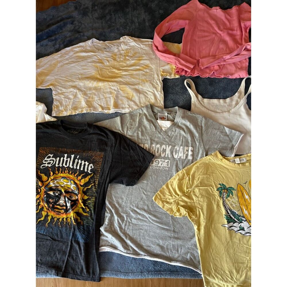 Graphic tee and crop top bundle size small